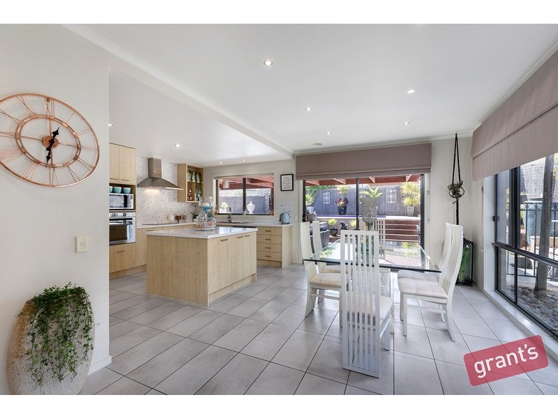 42 Bridgewater Boulevard, Berwick VIC 3806