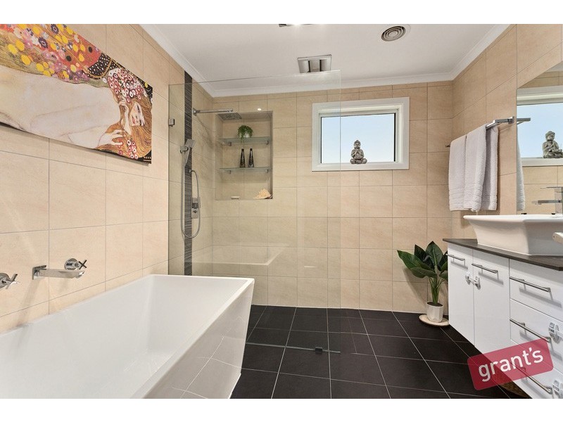 13 Cormorant Close, Endeavour Hills VIC 3802