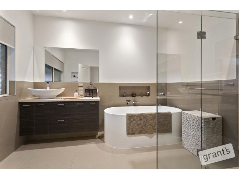 11 Harries Court, Narre Warren North VIC 3804