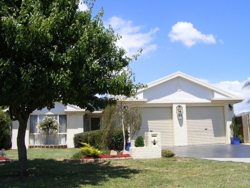 4 Angel Close, Narre Warren South VIC 3805