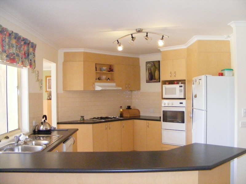 4 Angel Close, Narre Warren South VIC 3805