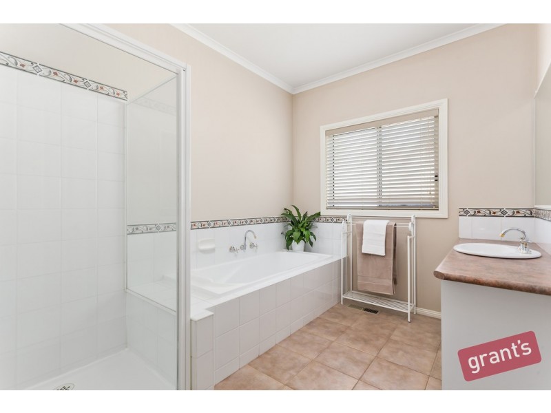 12 Tom Gearon Court, Narre Warren North VIC 3804