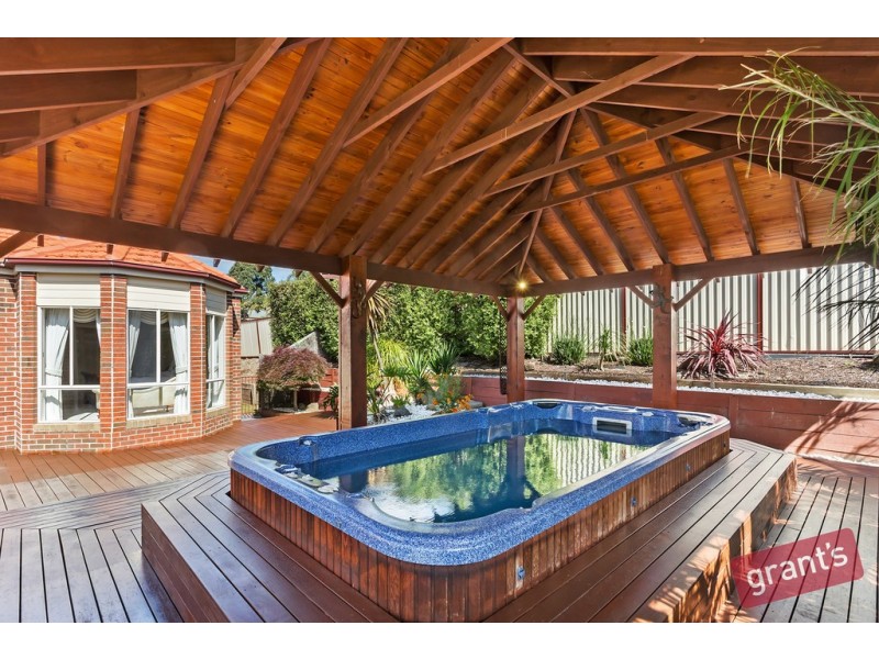 12 Tom Gearon Court, Narre Warren North VIC 3804