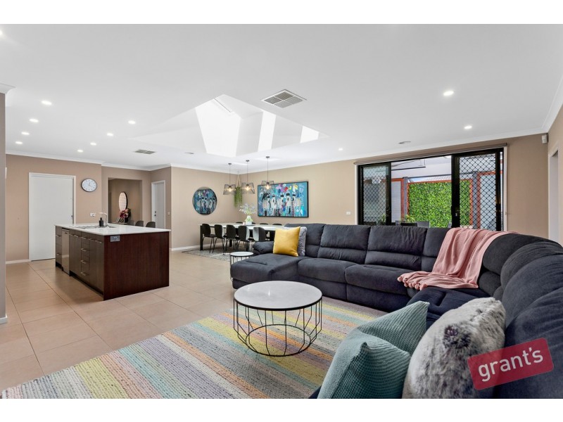 6 Swallow Court, Berwick VIC 3806