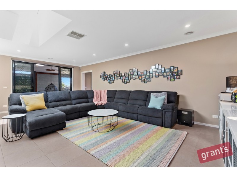 6 Swallow Court, Berwick VIC 3806