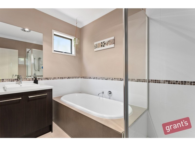 6 Swallow Court, Berwick VIC 3806