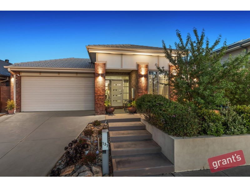 137 Selandra Boulevard, Clyde North VIC 3978