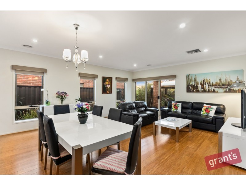 137 Selandra Boulevard, Clyde North VIC 3978