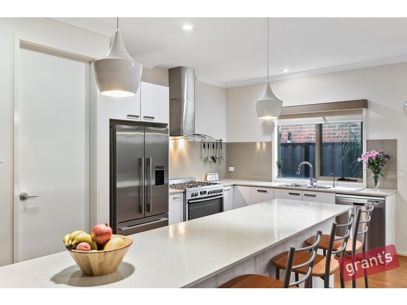 137 Selandra Boulevard, Clyde North VIC 3978