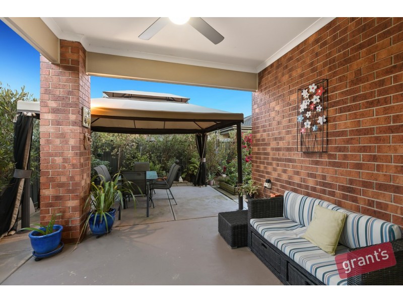 137 Selandra Boulevard, Clyde North VIC 3978