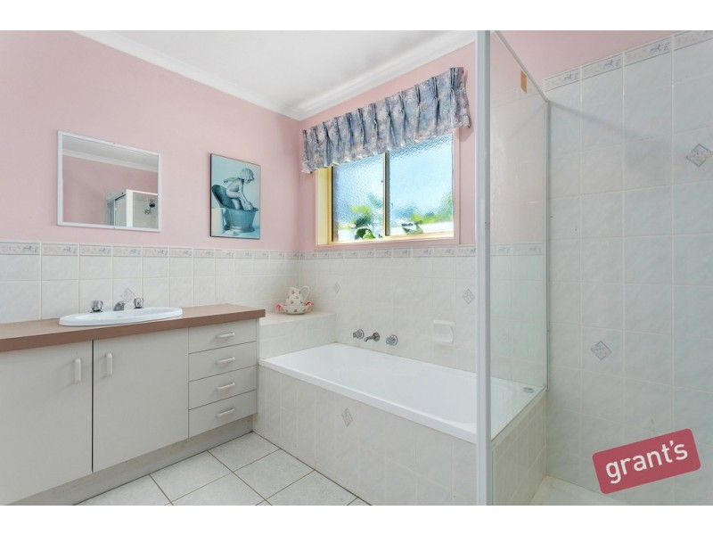 13 Sabre Court, Narre Warren VIC 3805