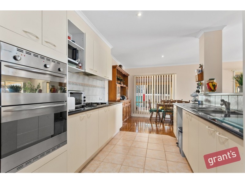 1 Montbrae Circuit, Narre Warren VIC 3805