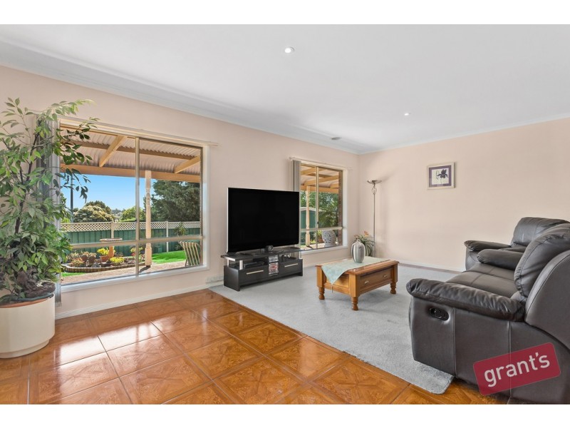 1 Montbrae Circuit, Narre Warren VIC 3805