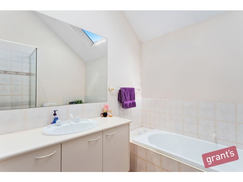 1 Montbrae Circuit, Narre Warren VIC 3805