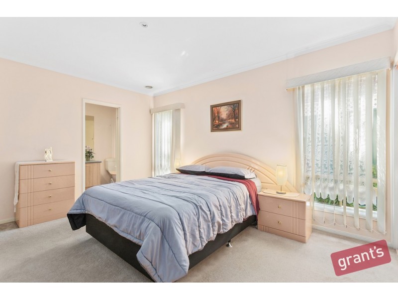 1 Montbrae Circuit, Narre Warren VIC 3805