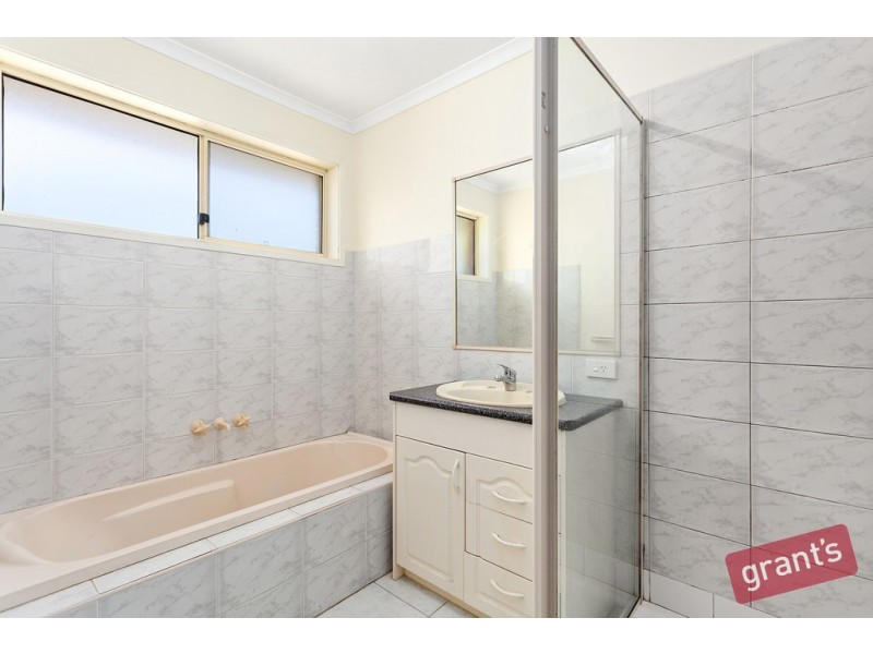 30 Linda Drive, Cranbourne West VIC 3977