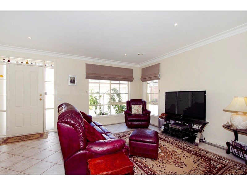 1/16-17 Wittenberg Court, Narre Warren VIC 3805