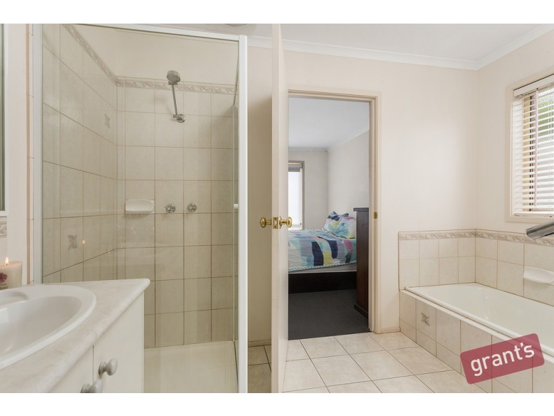 6 Norman Place, Narre Warren VIC 3805