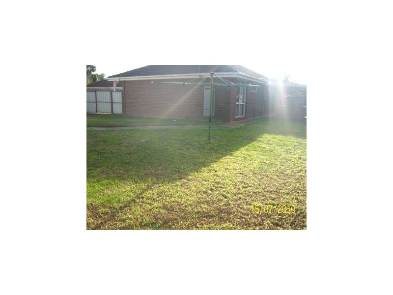 67 Woodlands Crs, Narre Warren VIC 3805