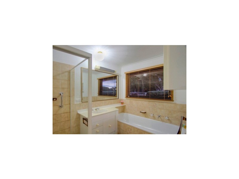 1 Fuchsia Crt, Narre Warren VIC 3805