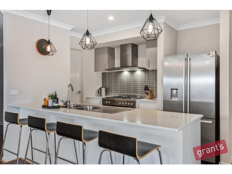 22 Elwick Drive, Clyde North VIC 3978