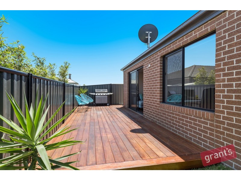 22 Elwick Drive, Clyde North VIC 3978