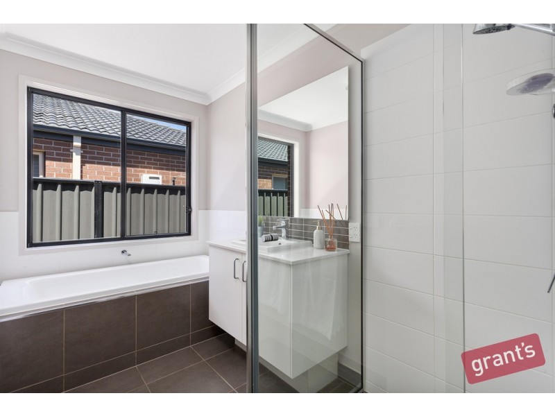 22 Elwick Drive, Clyde North VIC 3978