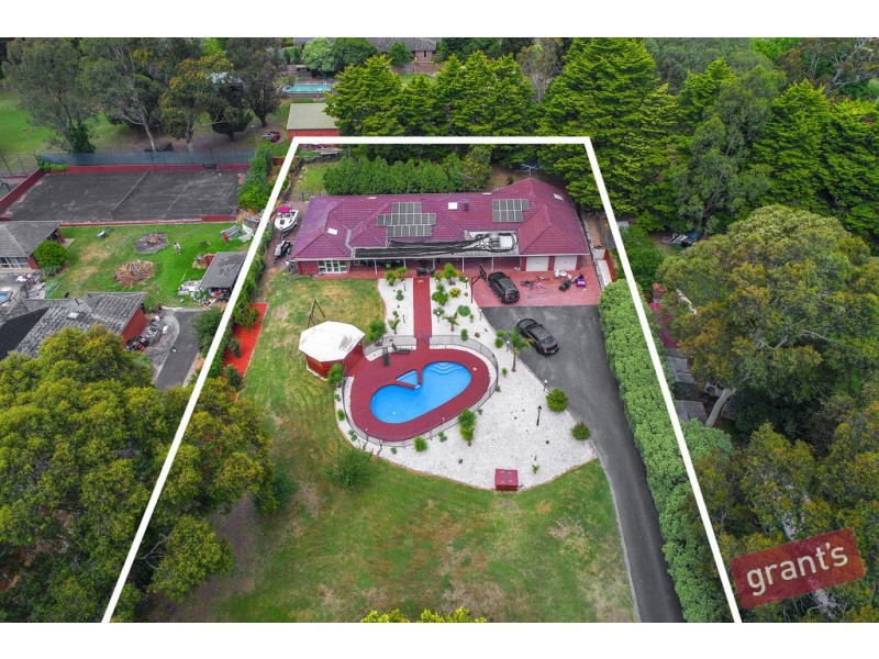 8 Jacques Road, Narre Warren North VIC 3804