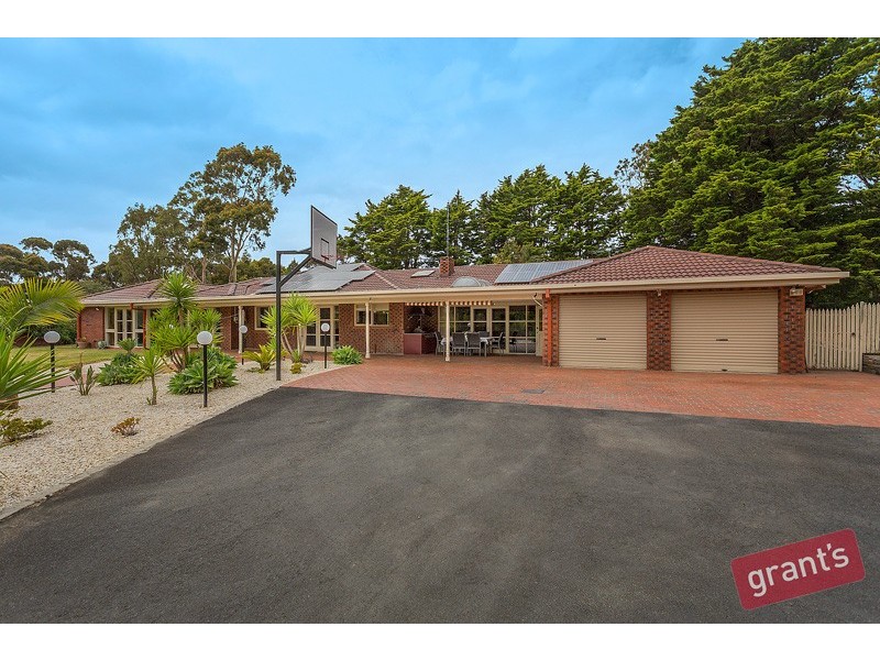 8 Jacques Road, Narre Warren North VIC 3804