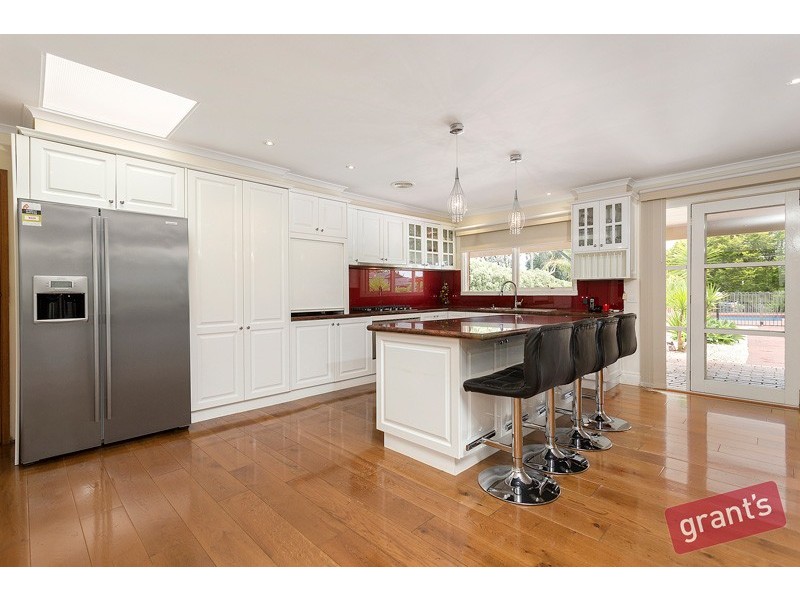 8 Jacques Road, Narre Warren North VIC 3804