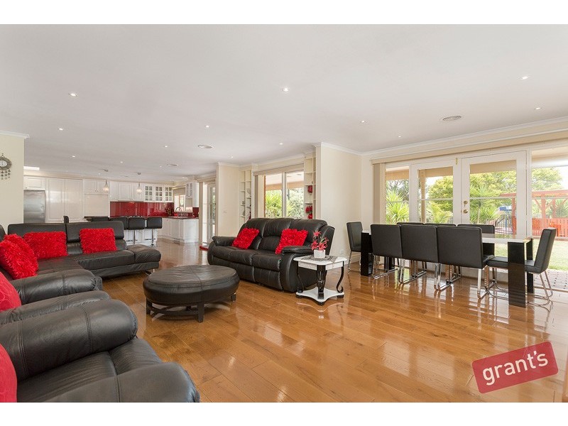 8 Jacques Road, Narre Warren North VIC 3804