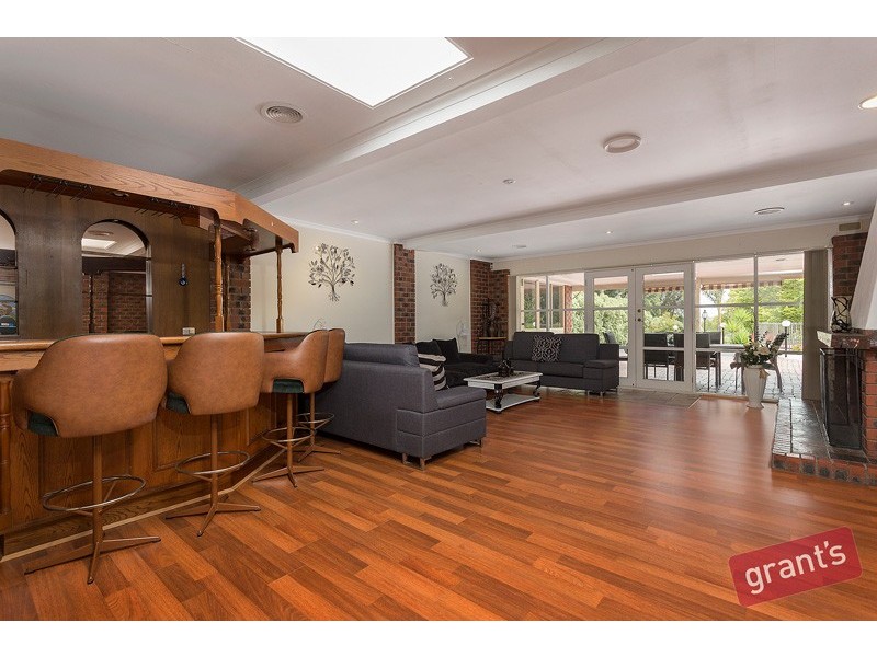 8 Jacques Road, Narre Warren North VIC 3804