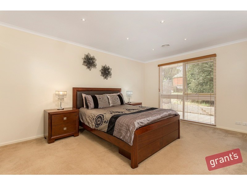 8 Jacques Road, Narre Warren North VIC 3804