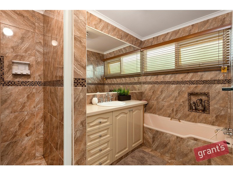 8 Jacques Road, Narre Warren North VIC 3804