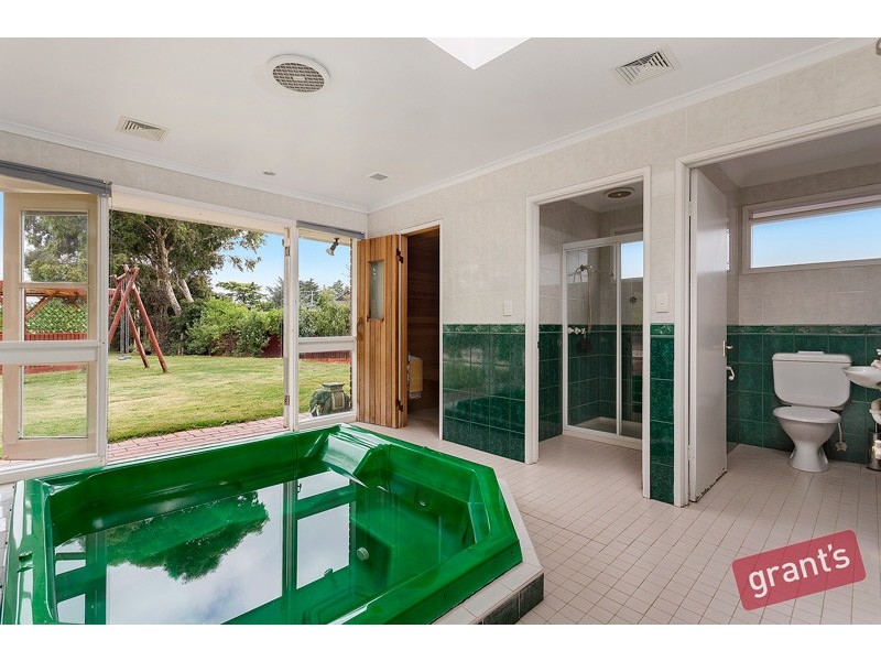 8 Jacques Road, Narre Warren North VIC 3804