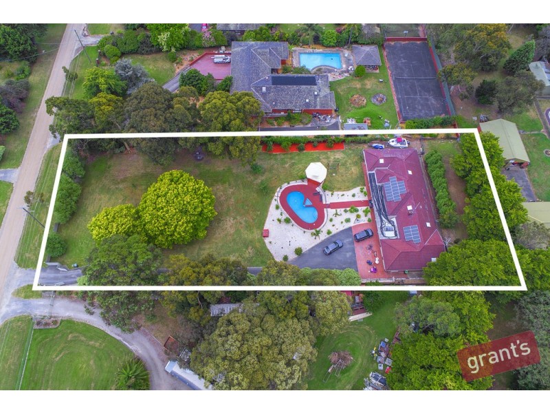 8 Jacques Road, Narre Warren North VIC 3804