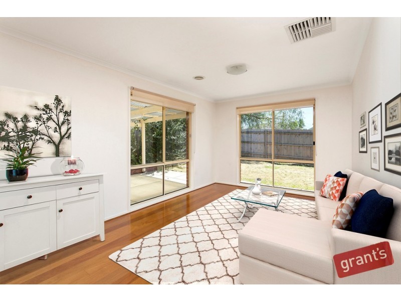 10 Highmount Drive, Hampton Park VIC 3976