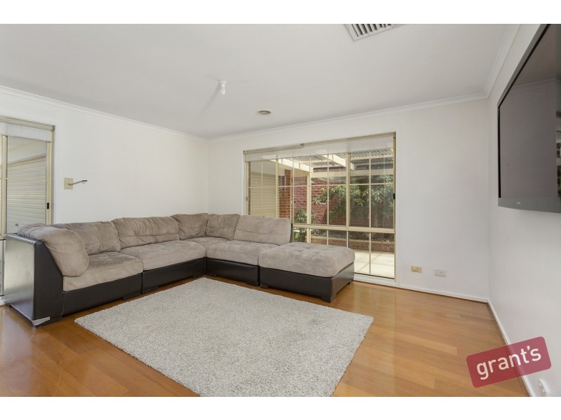 10 Highmount Drive, Hampton Park VIC 3976