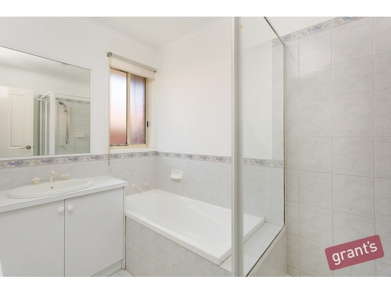 10 Highmount Drive, Hampton Park VIC 3976