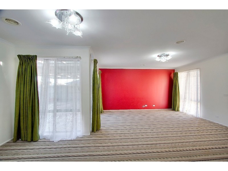 41 Ernest Crs, Narre Warren VIC 3805