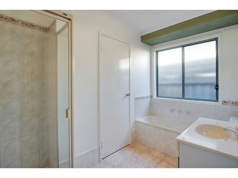 41 Ernest Crs, Narre Warren VIC 3805