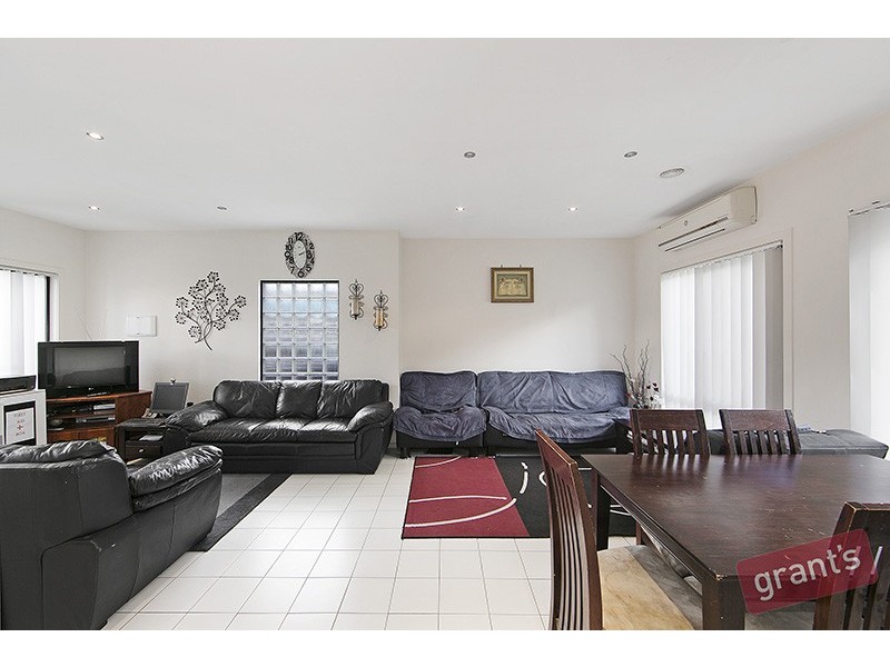 2/2 Johnston Avenue, Eumemmerring VIC 3177