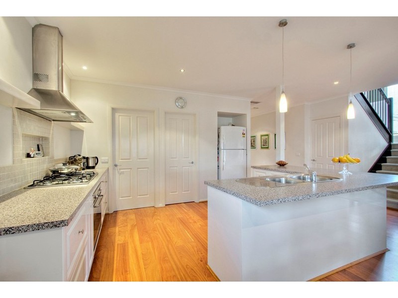 52 Golden Grove Drive, Narre Warren South VIC 3805