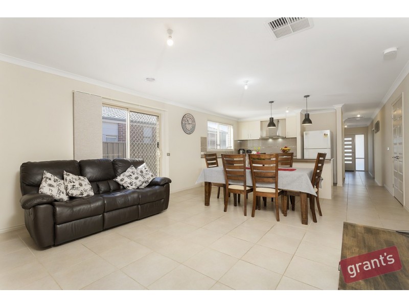 2 Salinger Lane, Narre Warren VIC 3805