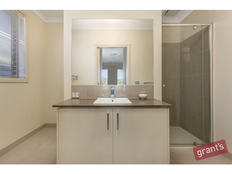 2 Salinger Lane, Narre Warren VIC 3805