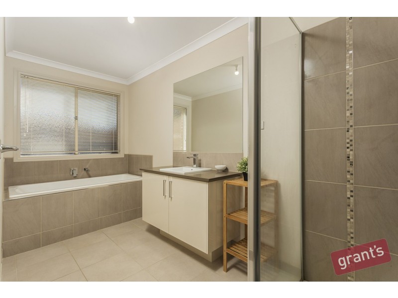 2 Salinger Lane, Narre Warren VIC 3805