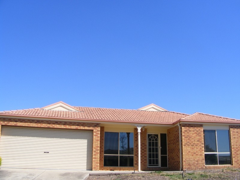 7 Highland Crescent, Narre Warren South VIC 3805