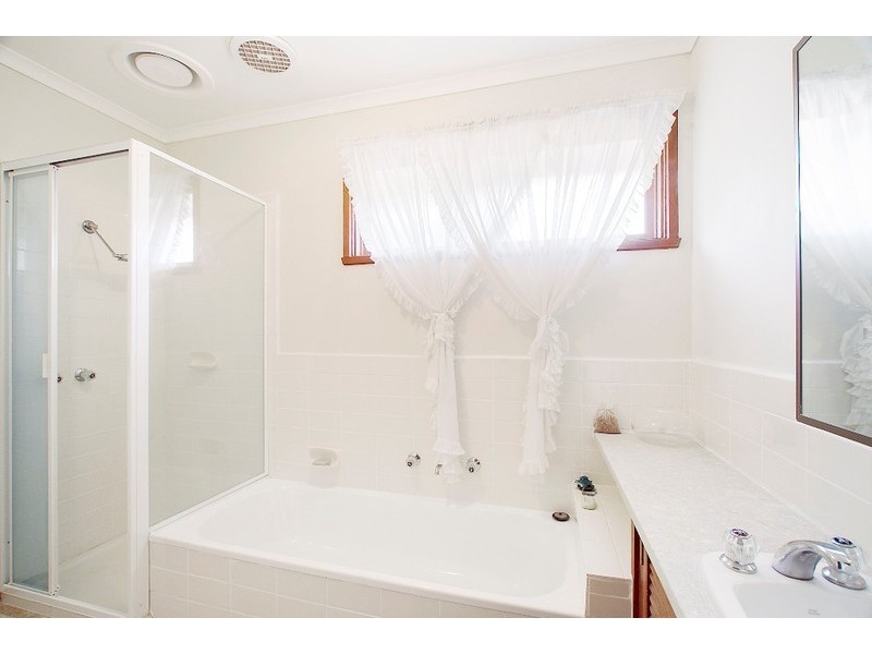 1 Juniper Crt, Narre Warren VIC 3805