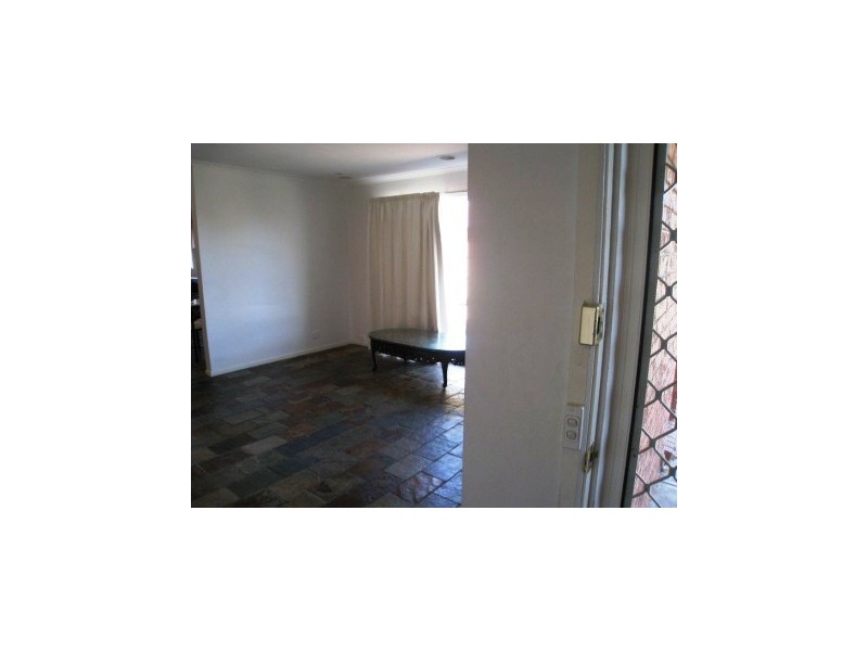 24 Amber Crs, Narre Warren VIC 3805