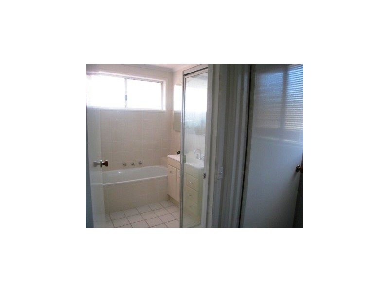 24 Amber Crs, Narre Warren VIC 3805